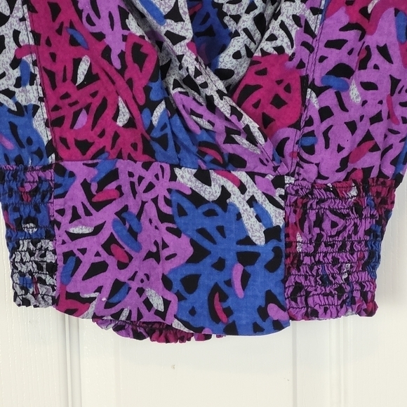 VINTAGE Abstract Pattern Wrap Top - Picture 5 of 10
